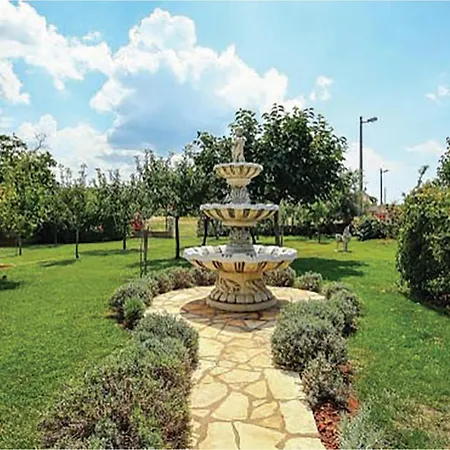Cozy In With Kitchen Apartment Porec
