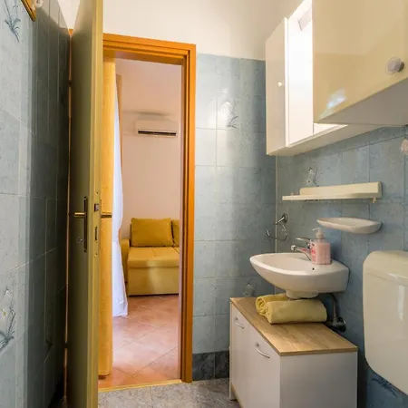 Cozy In With Kitchen Apartment